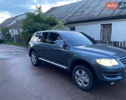 Серый Фольксваген Туарег, объемом двигателя 2.97 л и пробегом 260 тыс. км за 9999 $, фото 9 на Automoto.ua