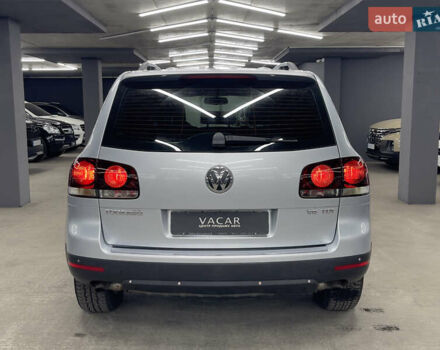 Сірий Фольксваген Туарег, об'ємом двигуна 3 л та пробігом 261 тис. км за 11500 $, фото 3 на Automoto.ua