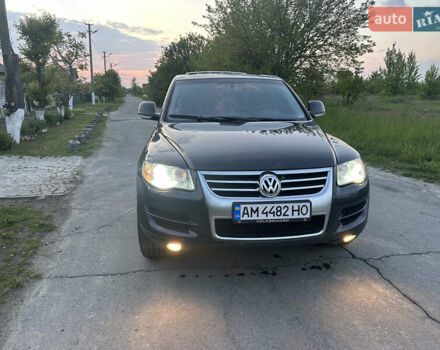 Сірий Фольксваген Туарег, об'ємом двигуна 2.97 л та пробігом 346 тис. км за 10500 $, фото 5 на Automoto.ua