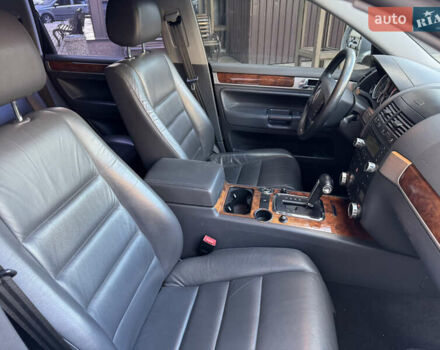 Сірий Фольксваген Туарег, об'ємом двигуна 3 л та пробігом 245 тис. км за 10900 $, фото 17 на Automoto.ua