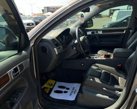 Серый Фольксваген Туарег, объемом двигателя 3.6 л и пробегом 153 тыс. км за 10700 $, фото 13 на Automoto.ua