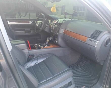 Сірий Фольксваген Туарег, об'ємом двигуна 3 л та пробігом 323 тис. км за 12700 $, фото 11 на Automoto.ua