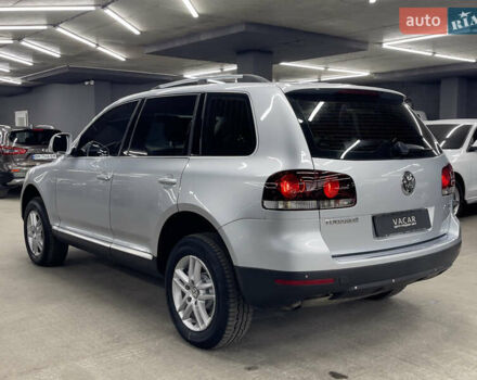 Сірий Фольксваген Туарег, об'ємом двигуна 3 л та пробігом 261 тис. км за 11500 $, фото 2 на Automoto.ua