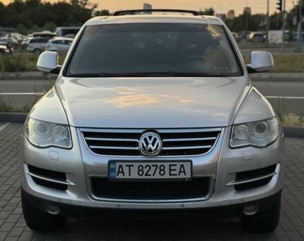 Серый Фольксваген Туарег, объемом двигателя 2.5 л и пробегом 270 тыс. км за 9900 $, фото 2 на Automoto.ua
