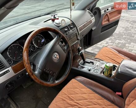 Серый Фольксваген Туарег, объемом двигателя 3 л и пробегом 230 тыс. км за 10500 $, фото 10 на Automoto.ua