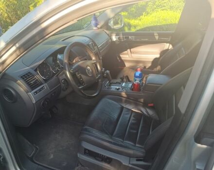 Серый Фольксваген Туарег, объемом двигателя 2.5 л и пробегом 3 тыс. км за 10000 $, фото 5 на Automoto.ua