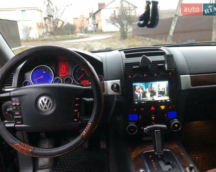 Серый Фольксваген Туарег, объемом двигателя 3.6 л и пробегом 290 тыс. км за 12000 $, фото 31 на Automoto.ua