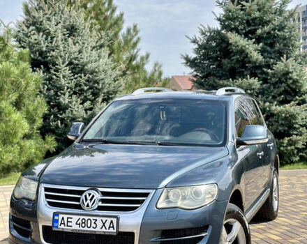 Серый Фольксваген Туарег, объемом двигателя 2.97 л и пробегом 240 тыс. км за 11500 $, фото 3 на Automoto.ua