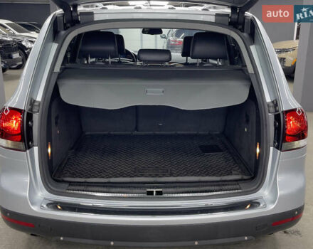 Сірий Фольксваген Туарег, об'ємом двигуна 3 л та пробігом 261 тис. км за 11500 $, фото 11 на Automoto.ua