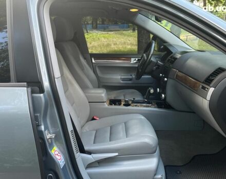 Сірий Фольксваген Туарег, об'ємом двигуна 3 л та пробігом 313 тис. км за 10990 $, фото 15 на Automoto.ua