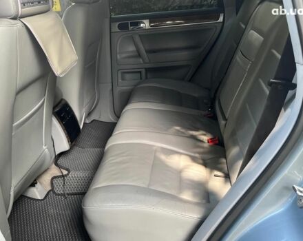 Сірий Фольксваген Туарег, об'ємом двигуна 3 л та пробігом 313 тис. км за 10990 $, фото 26 на Automoto.ua