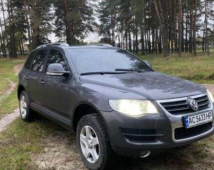 Серый Фольксваген Туарег, объемом двигателя 2.5 л и пробегом 297 тыс. км за 5796 $, фото 1 на Automoto.ua