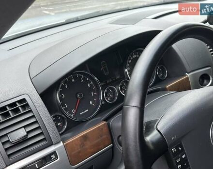 Серый Фольксваген Туарег, объемом двигателя 3.6 л и пробегом 295 тыс. км за 8800 $, фото 1 на Automoto.ua