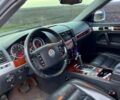 Серый Фольксваген Туарег, объемом двигателя 3.2 л и пробегом 280 тыс. км за 8500 $, фото 11 на Automoto.ua