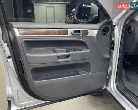 Сірий Фольксваген Туарег, об'ємом двигуна 3 л та пробігом 261 тис. км за 11500 $, фото 6 на Automoto.ua