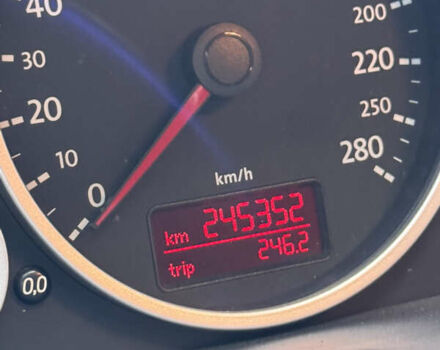 Сірий Фольксваген Туарег, об'ємом двигуна 3 л та пробігом 245 тис. км за 10900 $, фото 10 на Automoto.ua