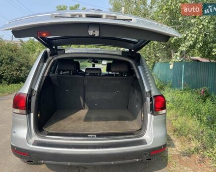 Серый Фольксваген Туарег, объемом двигателя 3 л и пробегом 259 тыс. км за 11500 $, фото 5 на Automoto.ua