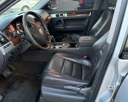 Серый Фольксваген Туарег, объемом двигателя 2.5 л и пробегом 270 тыс. км за 9900 $, фото 17 на Automoto.ua