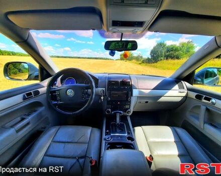 Сірий Фольксваген Туарег, об'ємом двигуна 3 л та пробігом 260 тис. км за 12000 $, фото 6 на Automoto.ua