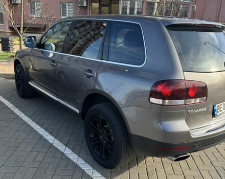 Сірий Фольксваген Туарег, об'ємом двигуна 2.97 л та пробігом 267 тис. км за 10000 $, фото 2 на Automoto.ua
