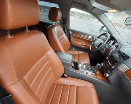 Серый Фольксваген Туарег, объемом двигателя 2.97 л и пробегом 245 тыс. км за 12000 $, фото 8 на Automoto.ua