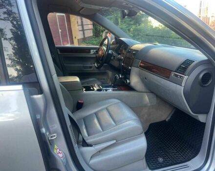 Серый Фольксваген Туарег, объемом двигателя 3 л и пробегом 355 тыс. км за 7808 $, фото 10 на Automoto.ua