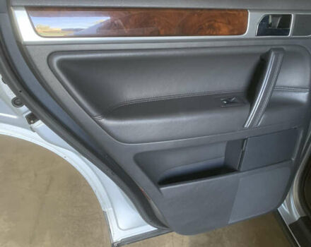 Серый Фольксваген Туарег, объемом двигателя 3.6 л и пробегом 245 тыс. км за 9000 $, фото 12 на Automoto.ua