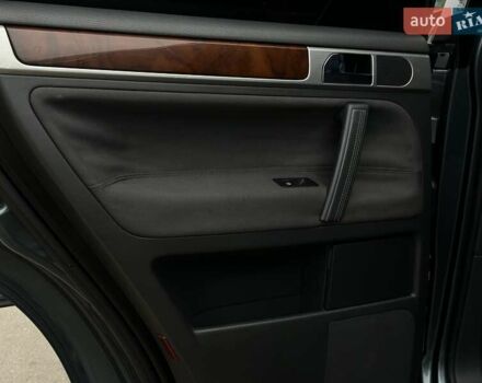 Серый Фольксваген Туарег, объемом двигателя 2.5 л и пробегом 138 тыс. км за 8999 $, фото 39 на Automoto.ua