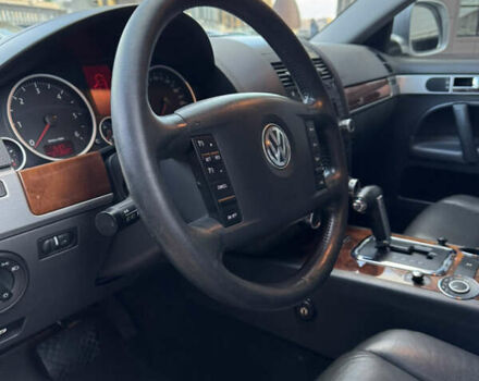 Сірий Фольксваген Туарег, об'ємом двигуна 3 л та пробігом 245 тис. км за 10900 $, фото 12 на Automoto.ua