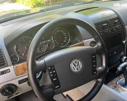 Сірий Фольксваген Туарег, об'ємом двигуна 3 л та пробігом 313 тис. км за 10990 $, фото 30 на Automoto.ua