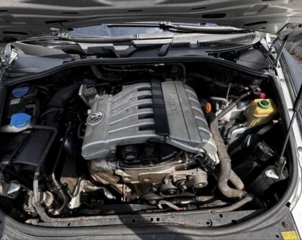 Серый Фольксваген Туарег, объемом двигателя 3.6 л и пробегом 245 тыс. км за 4200 $, фото 1 на Automoto.ua