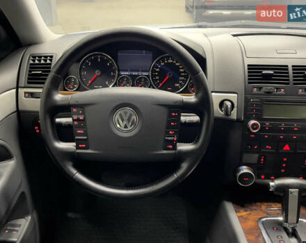 Сірий Фольксваген Туарег, об'ємом двигуна 3 л та пробігом 261 тис. км за 11500 $, фото 22 на Automoto.ua