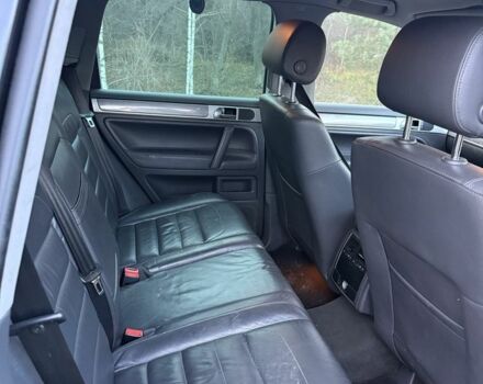 Сірий Фольксваген Туарег, об'ємом двигуна 3 л та пробігом 250 тис. км за 6150 $, фото 3 на Automoto.ua