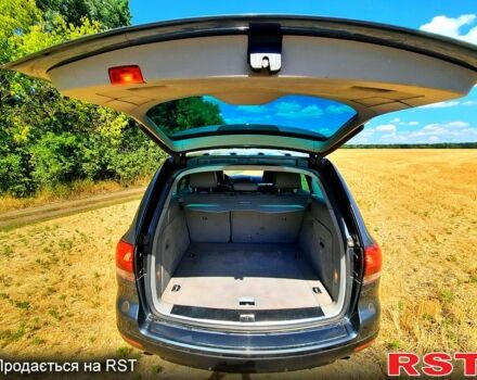 Сірий Фольксваген Туарег, об'ємом двигуна 3 л та пробігом 260 тис. км за 12000 $, фото 4 на Automoto.ua