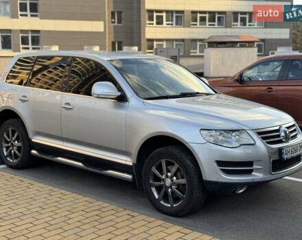 Сірий Фольксваген Туарег, об'ємом двигуна 3 л та пробігом 245 тис. км за 10900 $, фото 2 на Automoto.ua