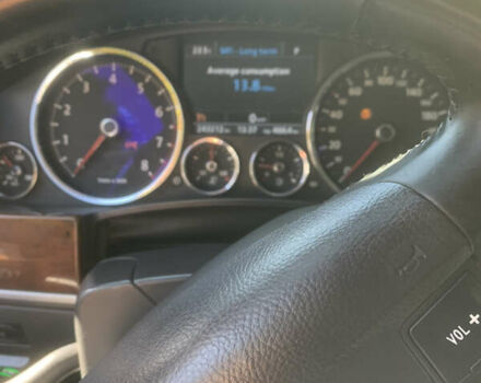 Серый Фольксваген Туарег, объемом двигателя 3.6 л и пробегом 245 тыс. км за 9000 $, фото 1 на Automoto.ua