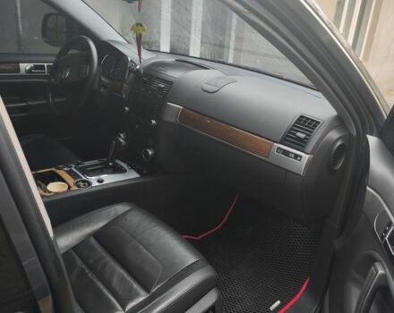 Сірий Фольксваген Туарег, об'ємом двигуна 3 л та пробігом 320 тис. км за 8000 $, фото 3 на Automoto.ua