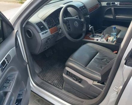 Серый Фольксваген Туарег, объемом двигателя 3.6 л и пробегом 224 тыс. км за 11300 $, фото 7 на Automoto.ua