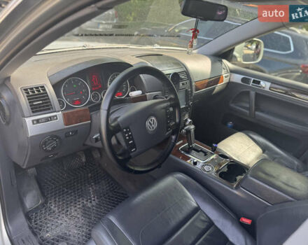 Фольксваген Туарег 2007 в Киеве на Automoto.ua Серый Фольксваген Туарег, объемом двигателя 2.46 л и пробегом 290 тыс. км за 9750 $, фото 24 на Automoto.ua