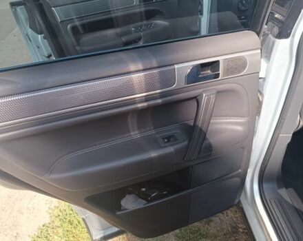 Серый Фольксваген Туарег, объемом двигателя 2.5 л и пробегом 3 тыс. км за 10000 $, фото 7 на Automoto.ua