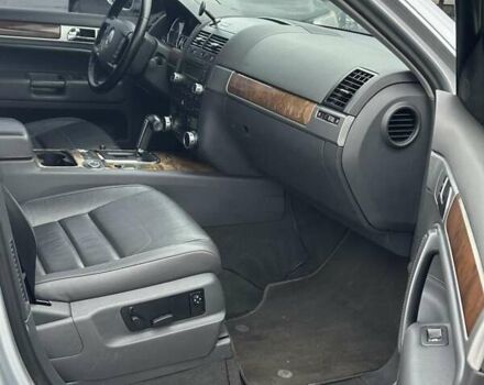 Серый Фольксваген Туарег, объемом двигателя 3.6 л и пробегом 295 тыс. км за 8800 $, фото 13 на Automoto.ua