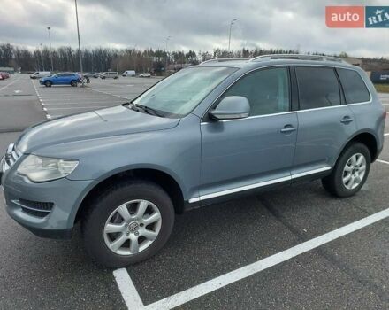 Серый Фольксваген Туарег, объемом двигателя 2.97 л и пробегом 245 тыс. км за 12000 $, фото 3 на Automoto.ua