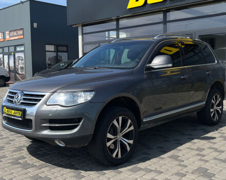 Серый Фольксваген Туарег, объемом двигателя 3.6 л и пробегом 153 тыс. км за 10700 $, фото 2 на Automoto.ua