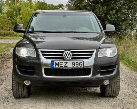 Серый Фольксваген Туарег, объемом двигателя 3 л и пробегом 391 тыс. км за 8115 $, фото 1 на Automoto.ua