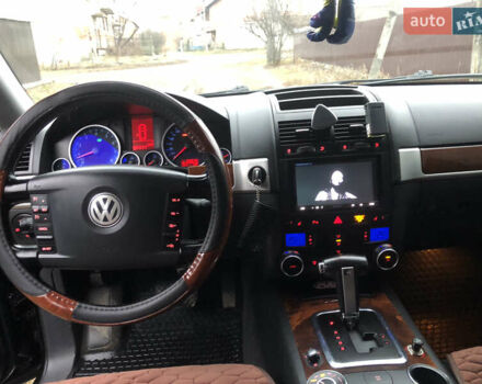 Серый Фольксваген Туарег, объемом двигателя 3.6 л и пробегом 290 тыс. км за 12000 $, фото 43 на Automoto.ua