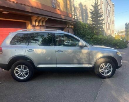 Серый Фольксваген Туарег, объемом двигателя 3 л и пробегом 355 тыс. км за 7808 $, фото 4 на Automoto.ua