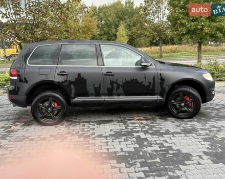 Серый Фольксваген Туарег, объемом двигателя 3 л и пробегом 230 тыс. км за 10500 $, фото 2 на Automoto.ua