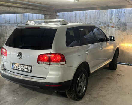 Серый Фольксваген Туарег, объемом двигателя 3.6 л и пробегом 214 тыс. км за 10300 $, фото 2 на Automoto.ua