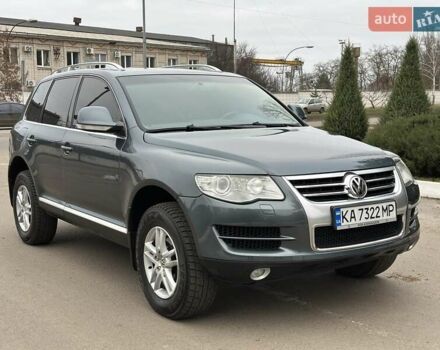 Серый Фольксваген Туарег, объемом двигателя 2.5 л и пробегом 138 тыс. км за 8999 $, фото 3 на Automoto.ua