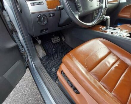 Серый Фольксваген Туарег, объемом двигателя 2.97 л и пробегом 245 тыс. км за 12000 $, фото 17 на Automoto.ua